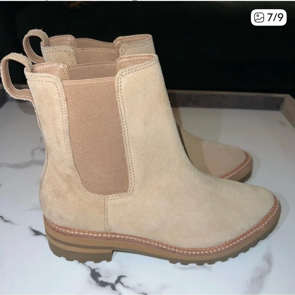 NEW Kaanas MontenegroBeige Suede Chelsea Booties Size 6